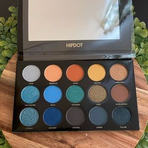 Hip Dot 15 pan shadow pallet